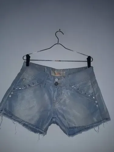 Shortinho jeans feminino da marca anne