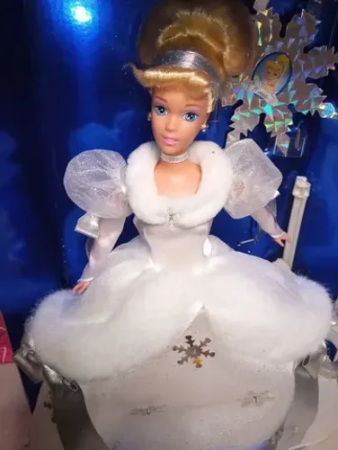 Barbie Collector Cinderela Holiday Princess ano 1996 Obs: Super Nova na Caixa - Raridade