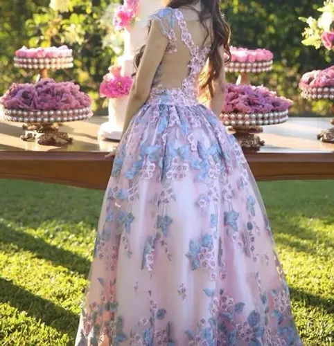 Vestido de festa com 2 saias