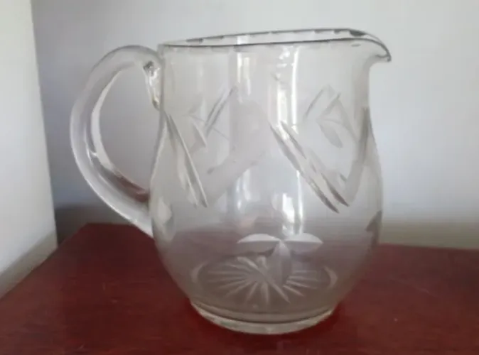 Jarra antiga de vidro