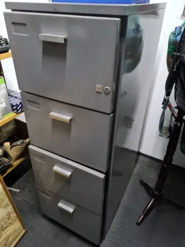 Arquivo de aço com 4 gavetas