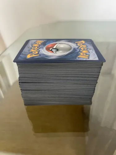 200 Cartas Pokémon originais - perfeito estado - novinhas