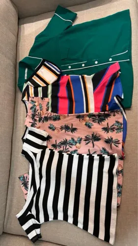 Kit de 4 Blusas femininas - Estampas Variadas