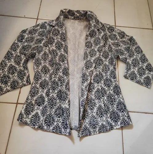 Blazer feminino branco e preto
