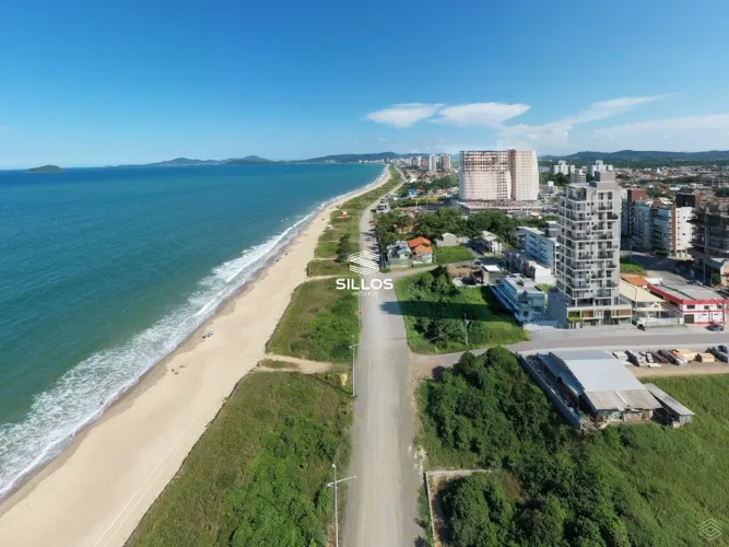 Apartamento à venda com 4 suítes em Balneário Piçarras/SC