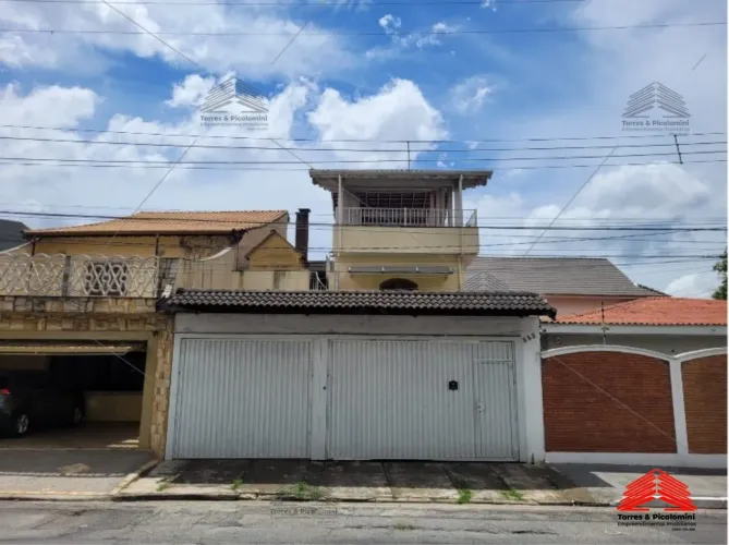 Sobrado comercial a venda na Vila Ré, com um salão contendo banheiro e pia, lavanderia, 2 