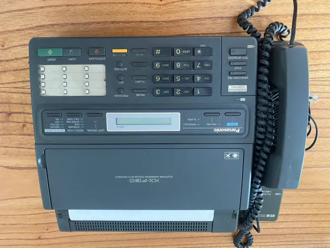 Aparelho de Fax funcionando 