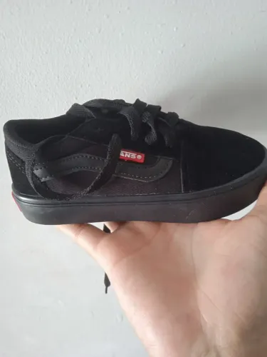 Tênis infantil vans.