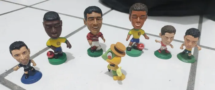 Bonecos raros seleção futebol 