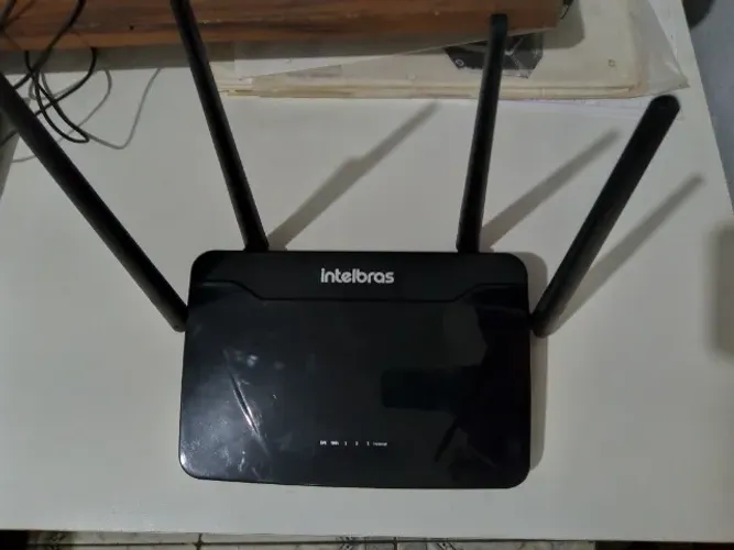 Roteador Intelbras de 4 antenas