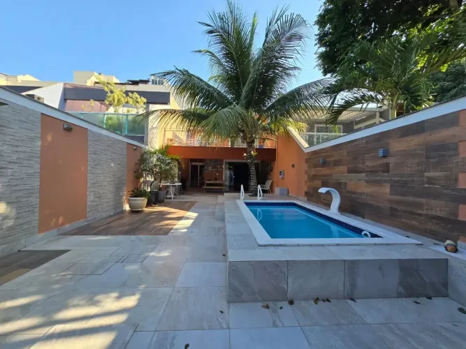 Casa no Condomínio Vale dos Tucanos, 4 quartos sendo 3 suítes, piscina e churrasqueira, Fr