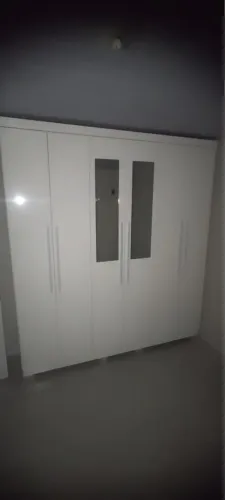 Guarda-Roupa Branco Moderno