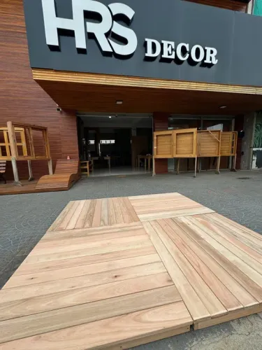 Deck Modular 100x100 Ideal Para Eventos, Montagem Fácil e Rápida