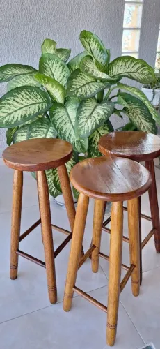 Banquetas de madeira 