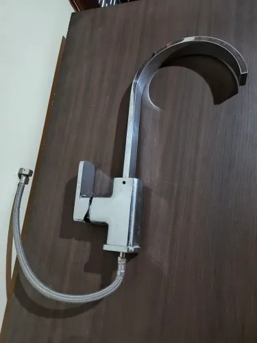 Torneira com design moderno e Ducha articulada