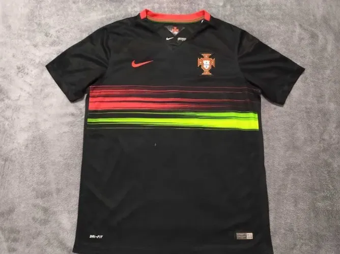 Camisa Oficial Portugal Nike 2015 Infantil, tamanho EG (49x65), veste 12 a 14 anos.
