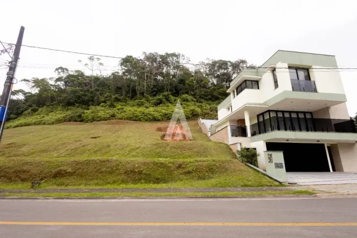 Terreno à venda no bairro Vila Nova em Joinville-SC por R$600.000,00.