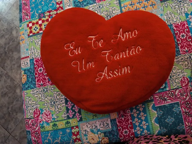Almofada de formato de coração 