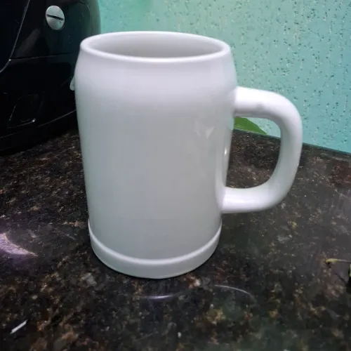 Caneca de cerâmica branca chopp