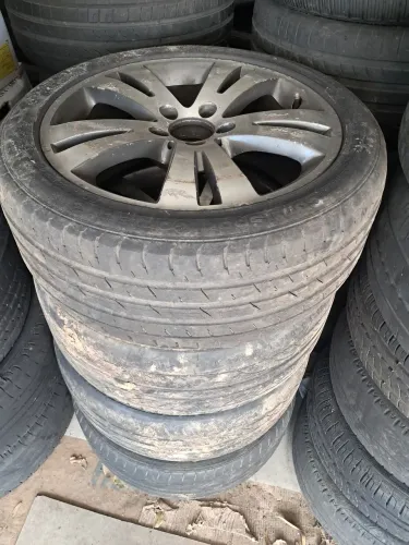 Roda aro 17 Mercedes C 180 diamantada com pneus 225 45 17 usados 5x112