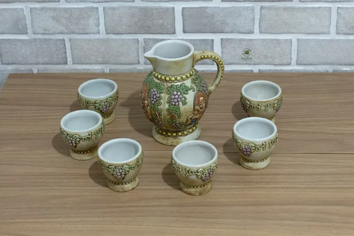 Jogo de porcelana antigo com 1 Jarra e 6 copos