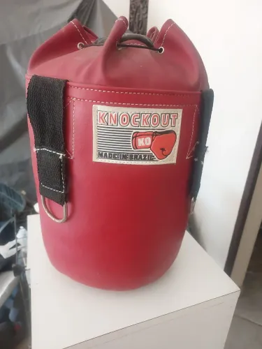 Saco de pancada Knockout modelo Retro, pouco uso