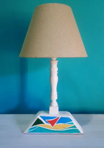 Abajur / luminária de mesa em madeira ( barco a vela)