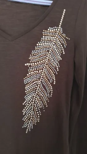 Blusa manga comprida meia estação estampa bordada linda!!!!