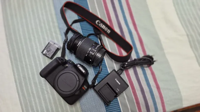 Canon EOS Rebel T7 com Lente 18-55mm