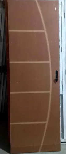 Porta de Madeira Frisada. SEM MARCO.