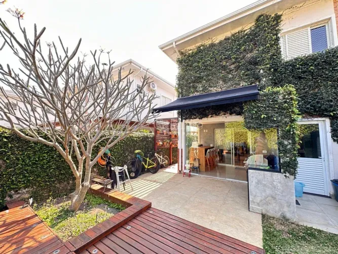 Casa a Venda em Condominio Fechado com 3 quartos