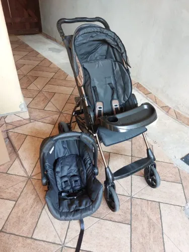 Carrinho de bebê Galzerano e bebê conforto Grid