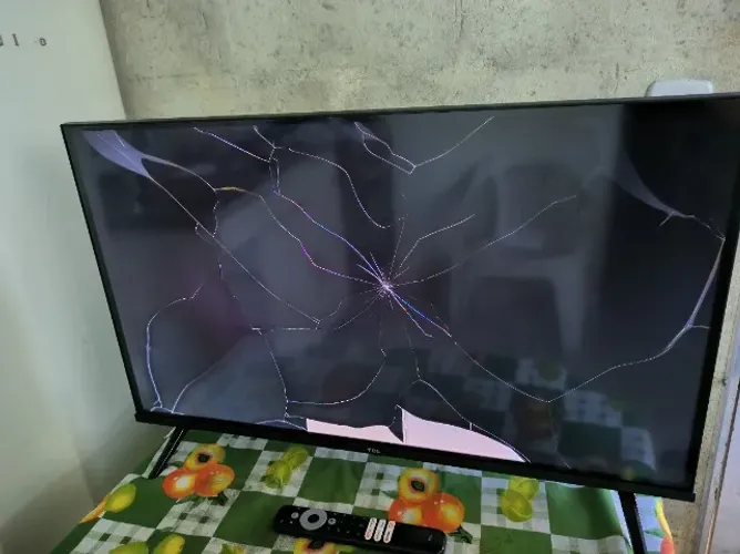 Smart TV TCL 32Pol **(TELA QUEBRADA)** androidtv