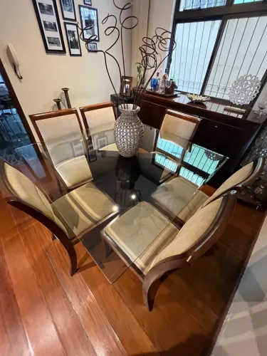 Mesa de Jantar com 6 Cadeiras - 1,30 x 1,30