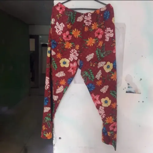 Calça soltinha florida tam G