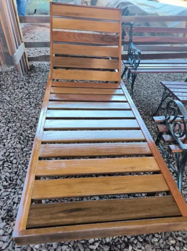 Espreguiçadeira em Madeira Maciça