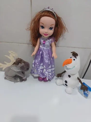 Boneca da Disney canta 