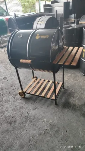 Churrasqueira para costela: costelas incríveis com churrasqueira de espeto giratório 