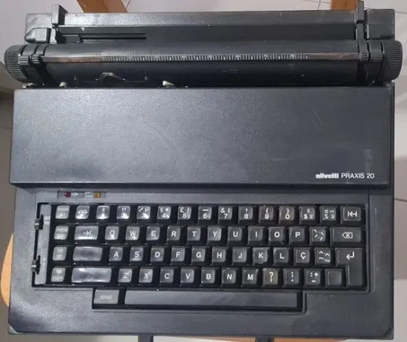 Reliquia - Maquina Olivett praxis 20 de escrever antiga - Funcionando