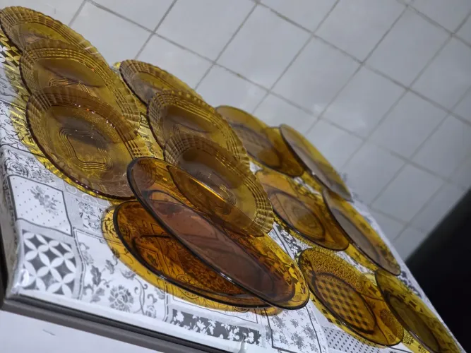 Jogo de pratos duralex de vidro âmbar , aceito trocas .