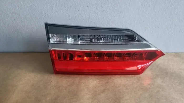 Lanterna traseira porta malas LE Toyota Corolla 2015/2019 Original C/Led 