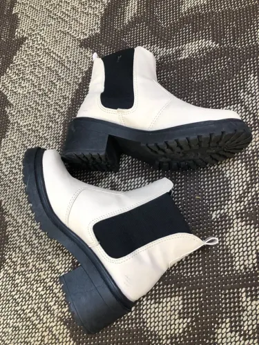 Botas off-white n.34 (NOVA)