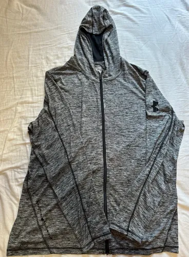 Camisa com capuz UNDER ARMOUR Nova - Importada- Original