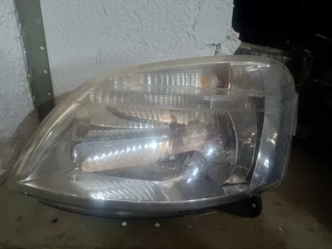  Farol Esquerdo Peugeot Partner 11/18    etq5891