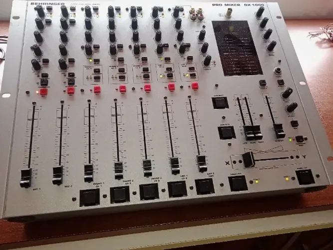 Mixer Behringer DX 1000 em estado de novo