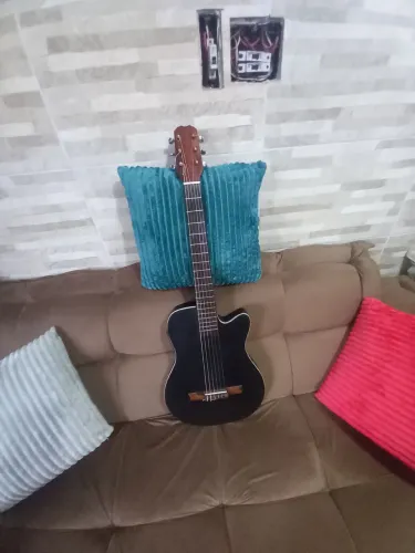 Violão maciço flet Luther com cordas de nailon 