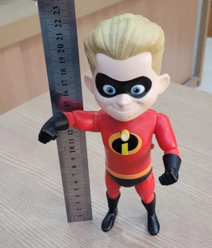 Boneco Usado Flecha de 22cm Ele Fala Pequenas Falas em Inglês!! 