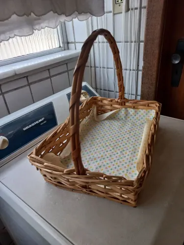 Cesta de vime para colocar potes de biscoitos ou plantas