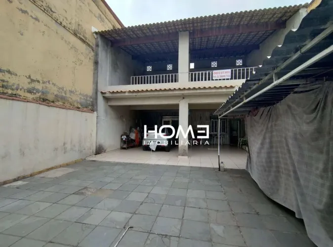 Casa Espaçosa à Venda | Terraço | Quintal para até 5 Carros | Aceita Financiamento