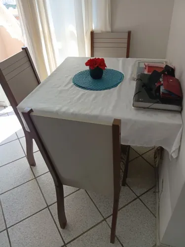 Mesa com 4 cadeiras